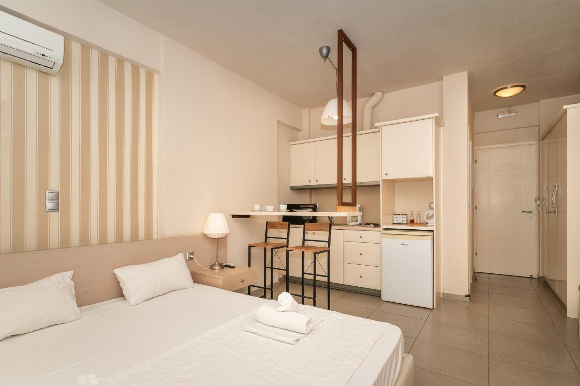 Aparthotel Sun George à Foinikounda Extérieur photo